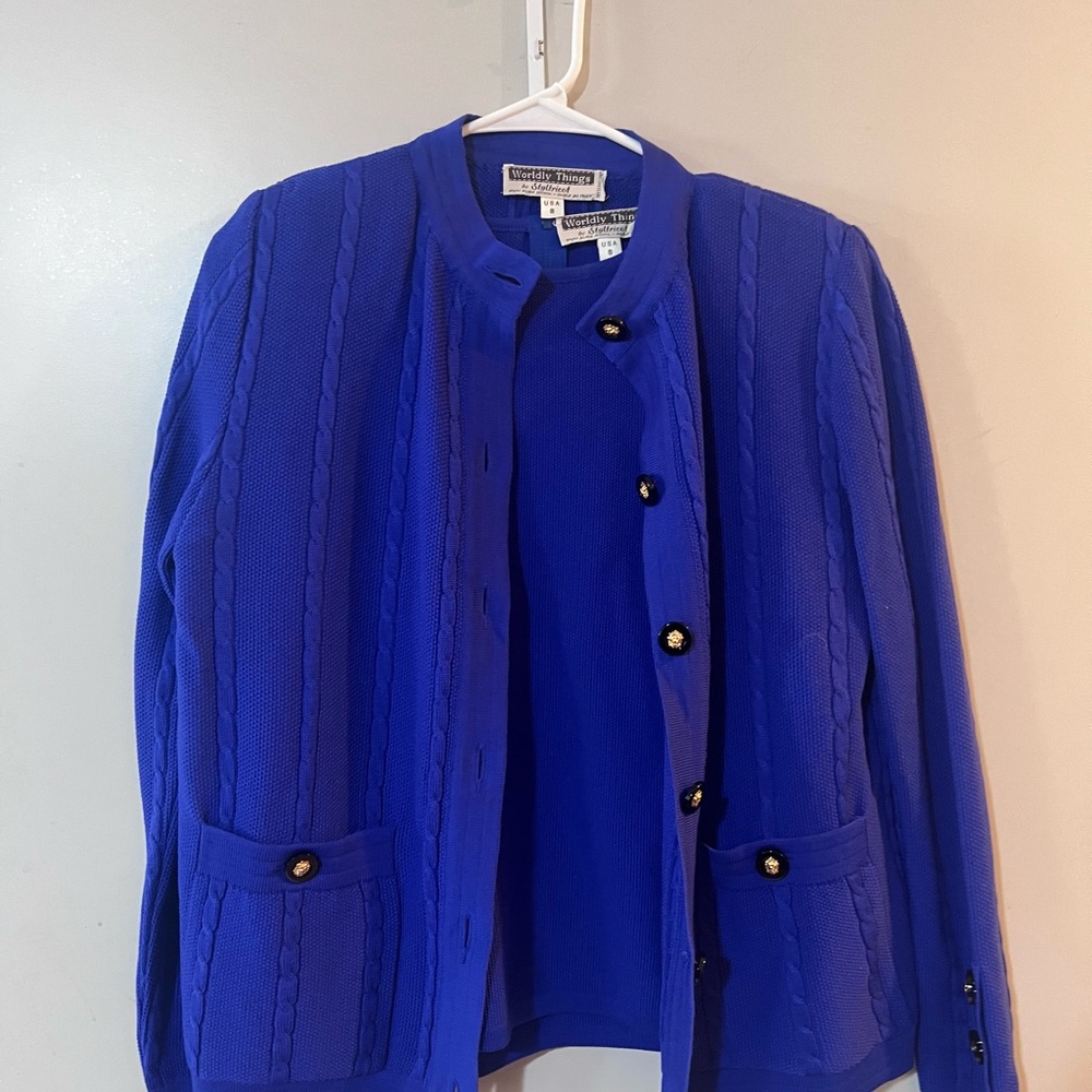 Beautiful Colbalt Blue vintage cardigan set size 8 (medium) with stretch. - Picture 2 of 4